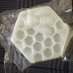 Hand crafted Lavender goats milk soap apprx. 4 oz. nwt